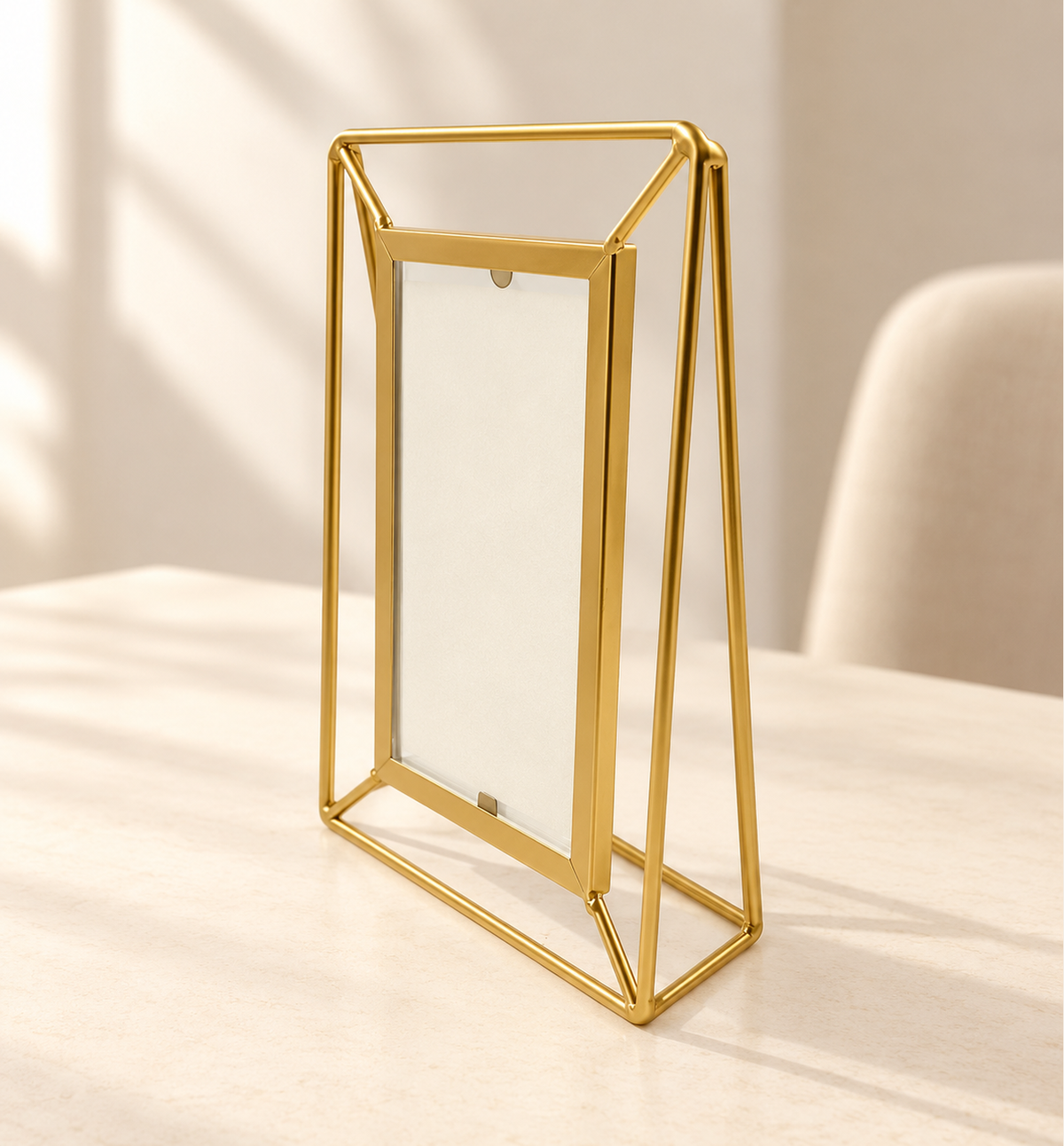 Gold-Finish Photo Frame - Gold, 10 × 15 cm, lifestyle